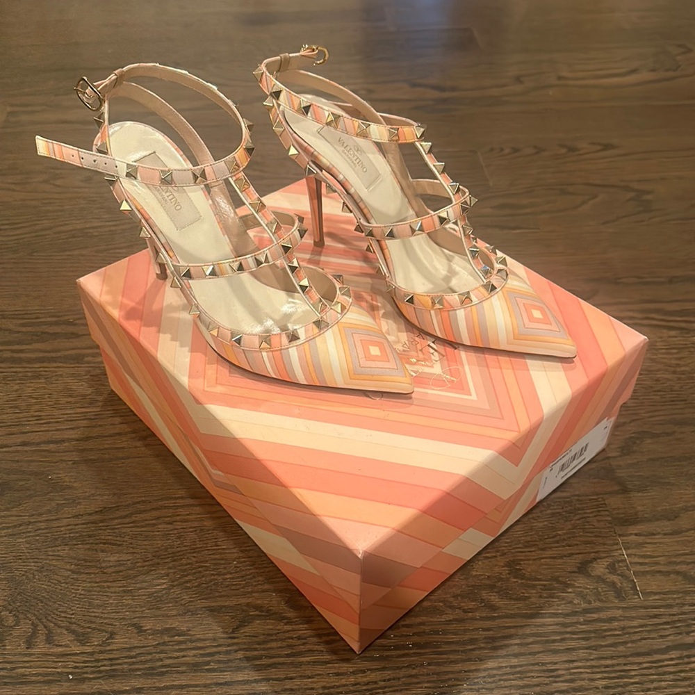 *Valentino pumps!!!-Worn once!!!